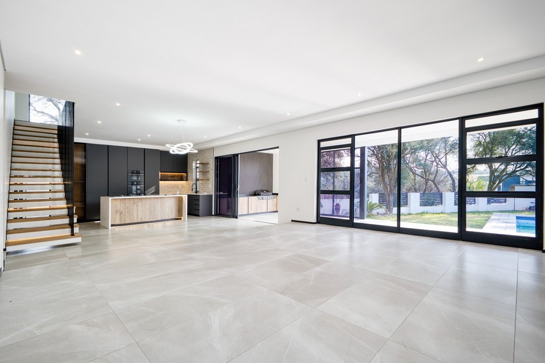 House in Broadacres, Gauteng, South Africa 5 - 18536833