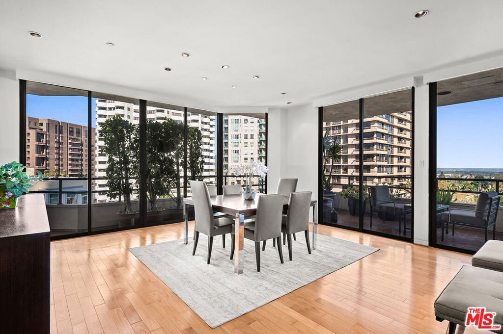 Condo in Los Angeles, California, United States 5 - 18535066