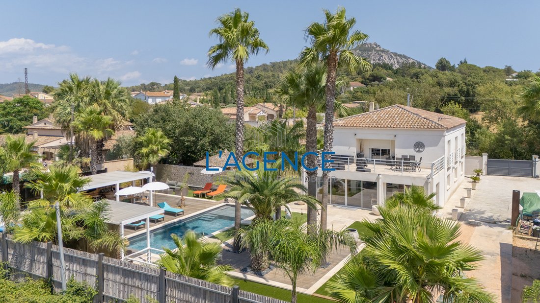 Villa in La Crau, Provence-Alpes-Côte d'Azur, France 2 - 17497425