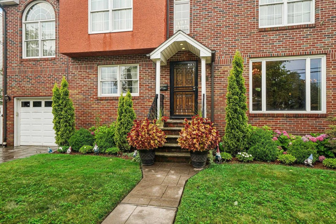 House in Secaucus, New Jersey, United States 5 - 18533712