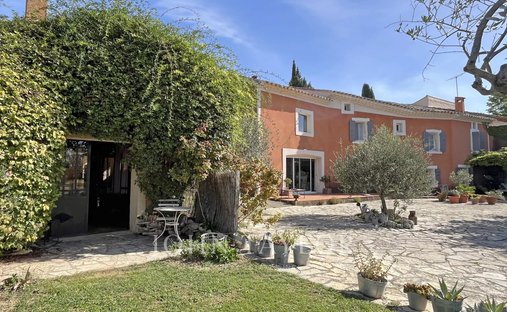 Country House in Roaix, Provence-Alpes-Côte d'Azur, France 1