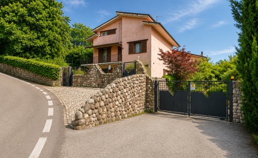 Appartamento a Creazzo, Veneto, Italia 1