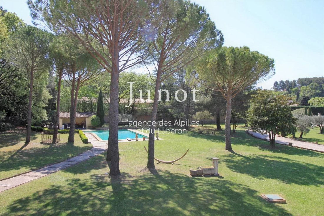 Estate in Saint-Rémy-de-Provence, Provence-Alpes-Côte d'Azur, France 3 - 13687107