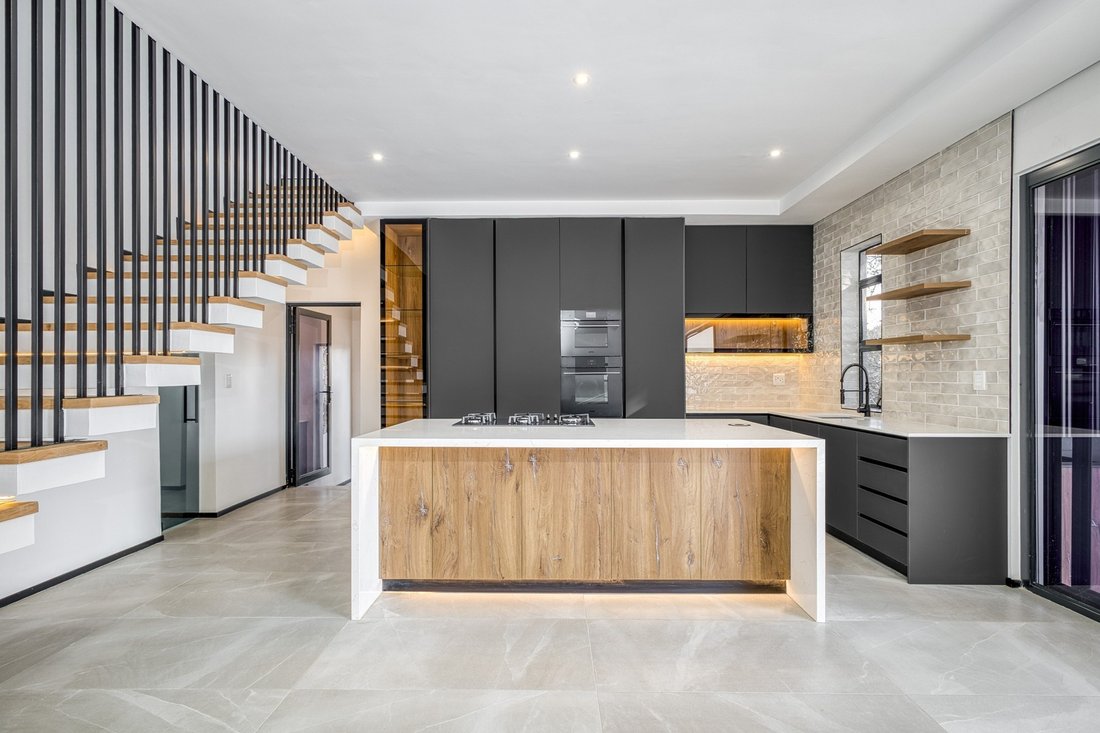 House in Broadacres, Gauteng, South Africa 2 - 18536833