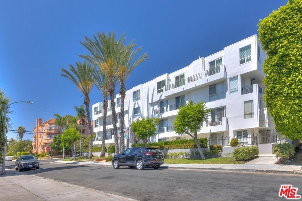 Condo in Los Angeles, California, United States 3 - 18535065
