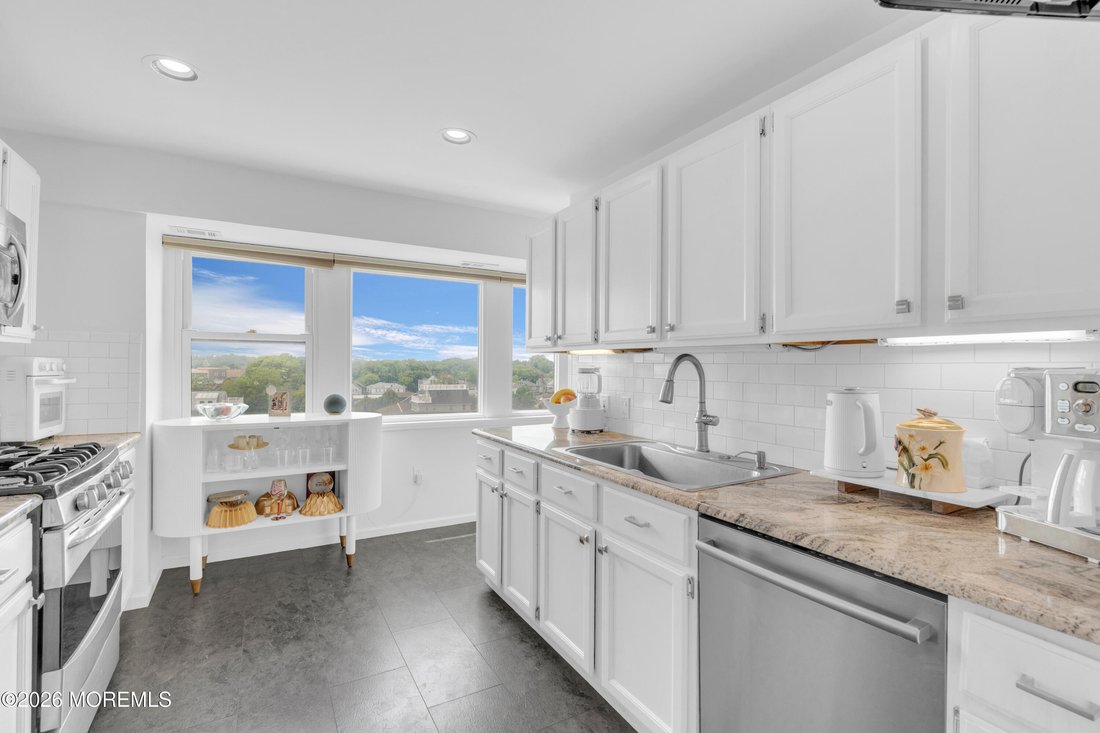 Condo in Long Branch, New Jersey, United States 3 - 18536101