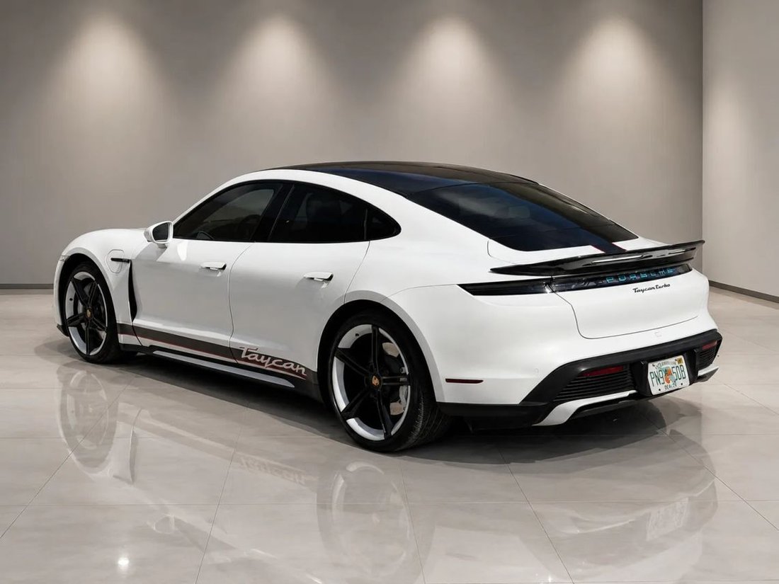 Sedan in Hollywood, FL, United States 4 - 18536801