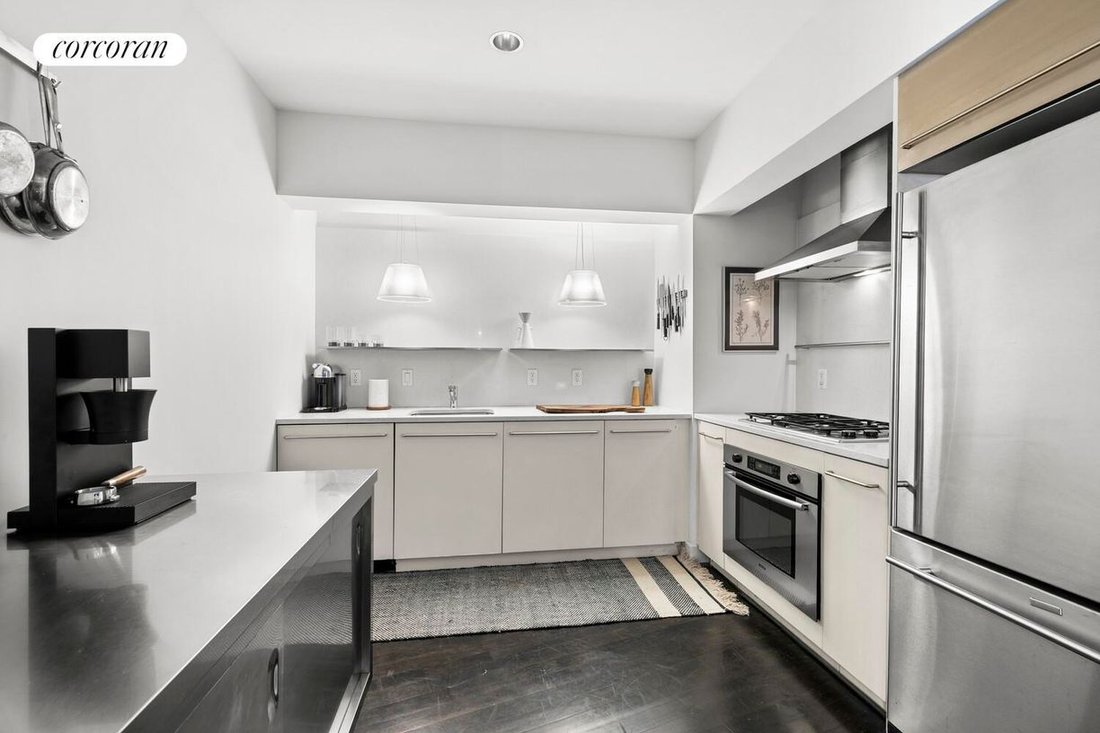 Condo in New York, New York, United States 4 - 18372522