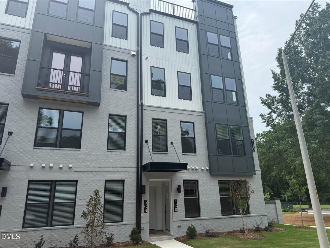 Condo in Cary, North Carolina, United States 1 - 18327457