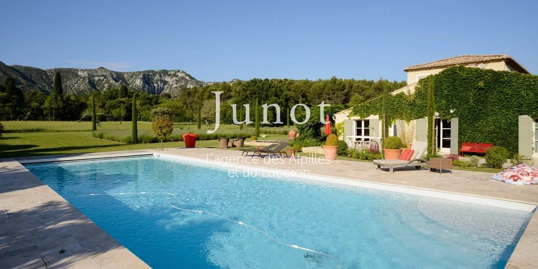 Country House in Saint-Rémy-de-Provence, Provence-Alpes-Côte d'Azur, France 4 - 13689170