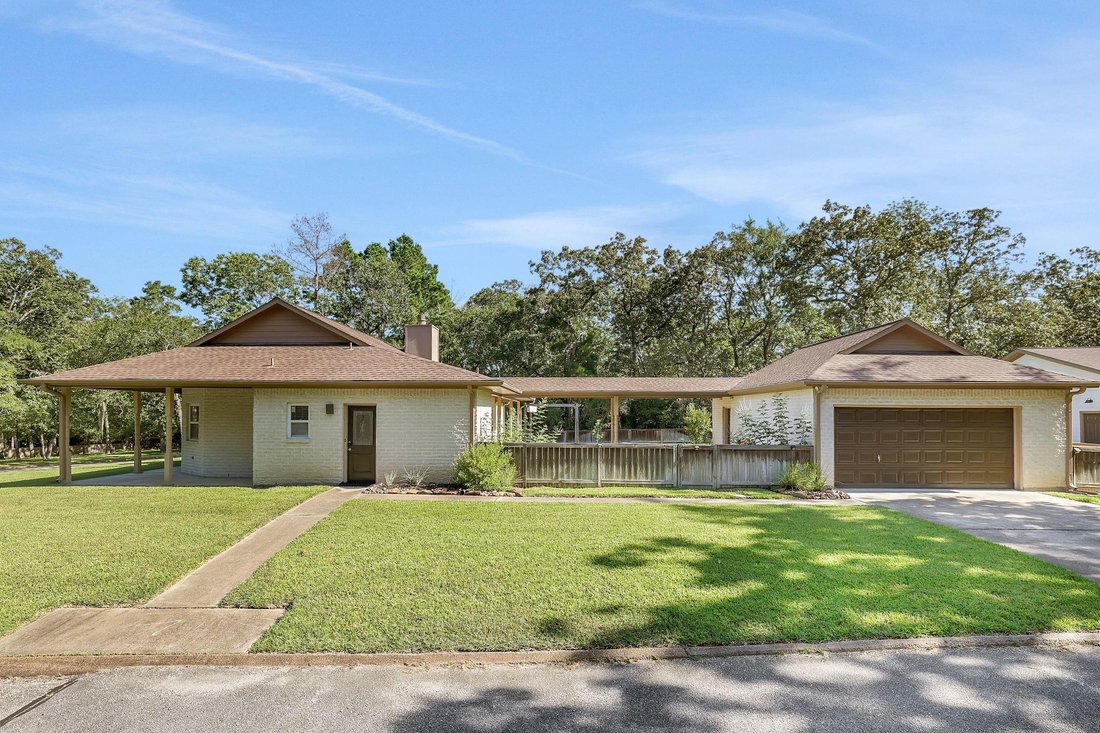 House in Oakhurst, Texas, United States 4 - 18535726