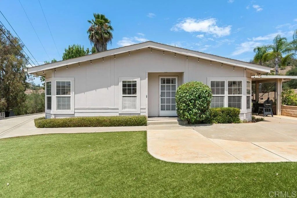 Fallbrook, California, United States 1 - 18532941