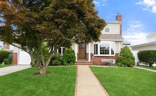 House in Wantagh, New York, United States 1