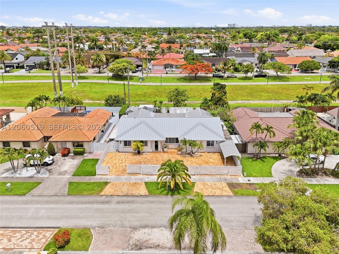 House in Miami, Florida, United States 1 - 18534914