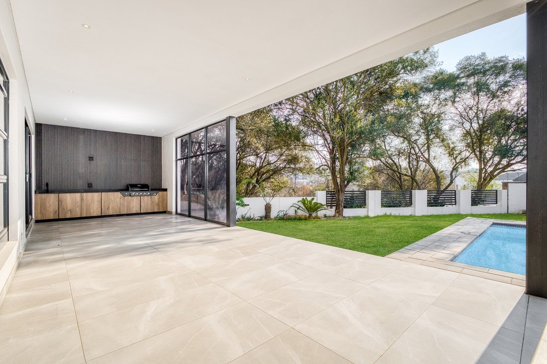 House in Broadacres, Gauteng, South Africa 3 - 18536833