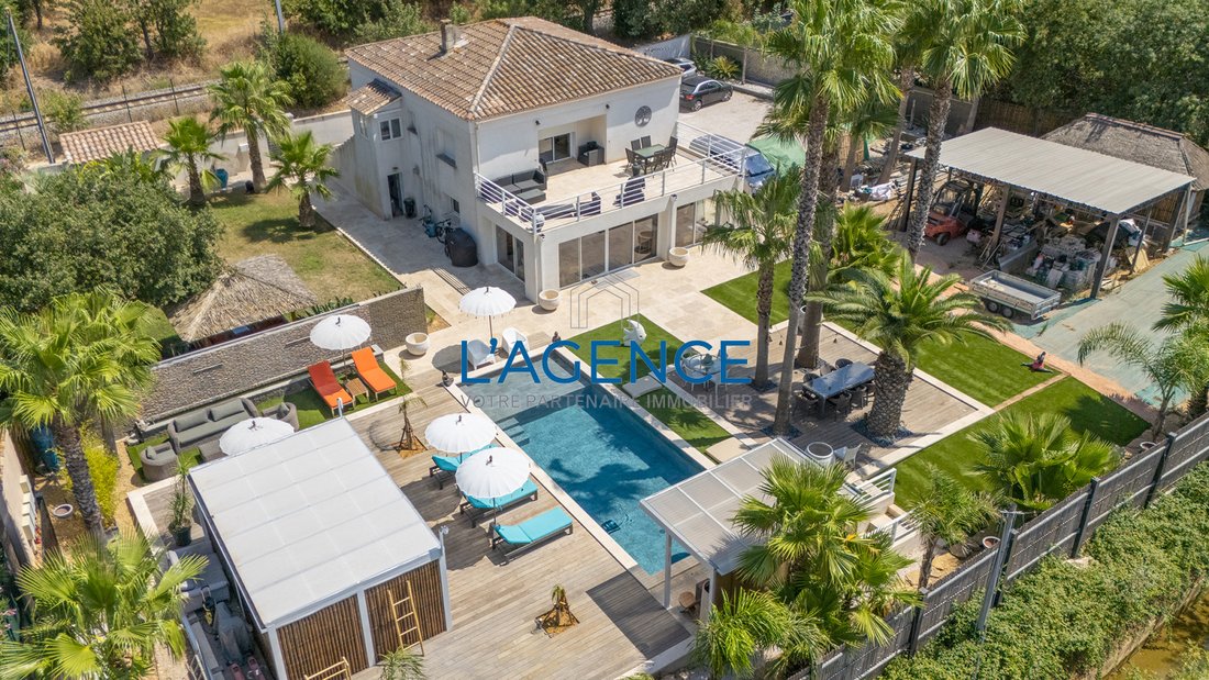 Villa in La Crau, Provence-Alpes-Côte d'Azur, France 1 - 17497425