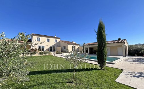 Estate in Est Nord, Vaison-la-Romaine, France 1