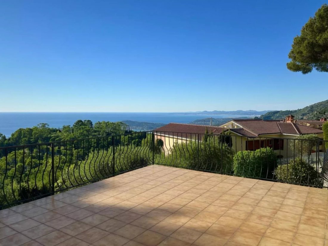 Villa in Èze, Provence-Alpes-Côte d'Azur, France 1 - 17011361