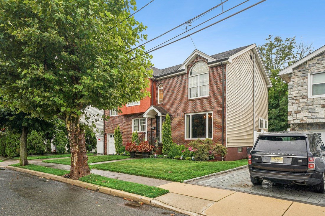 House in Secaucus, New Jersey, United States 3 - 18533712