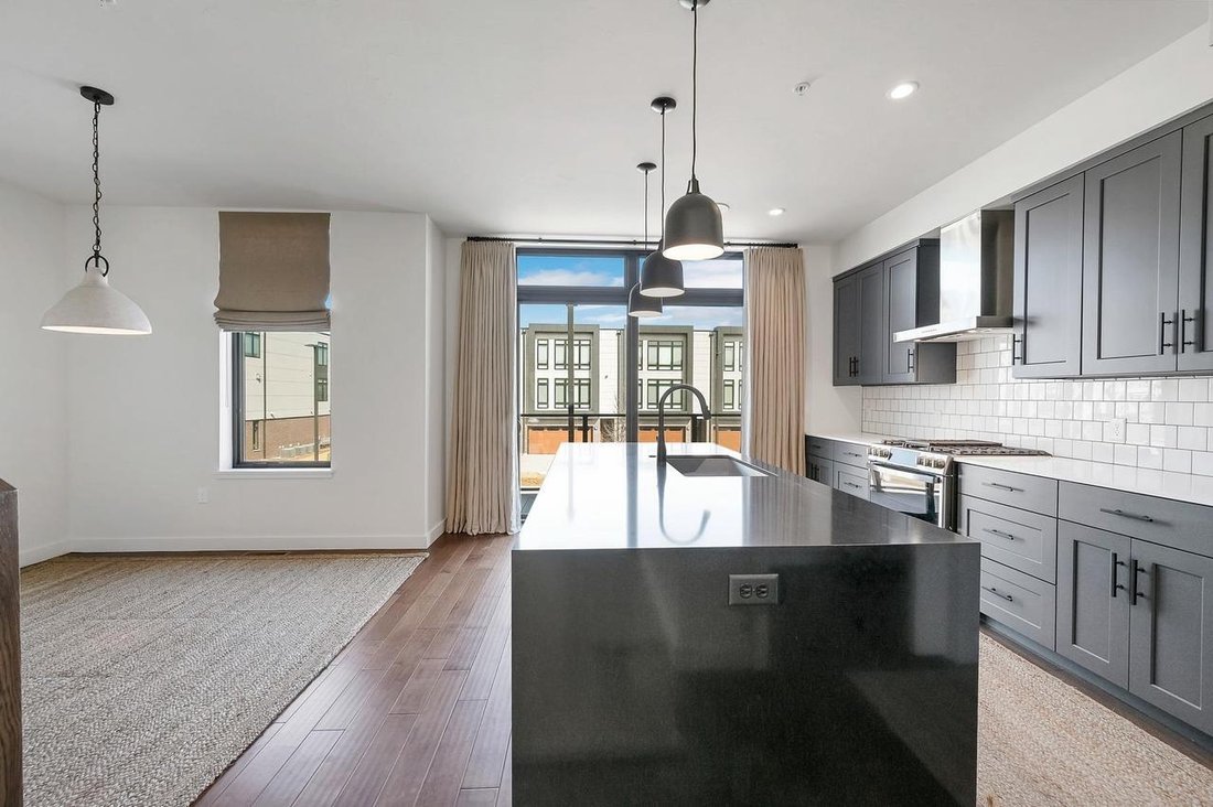 Condo in Ashwaubenon, Wisconsin, United States 4 - 18534496