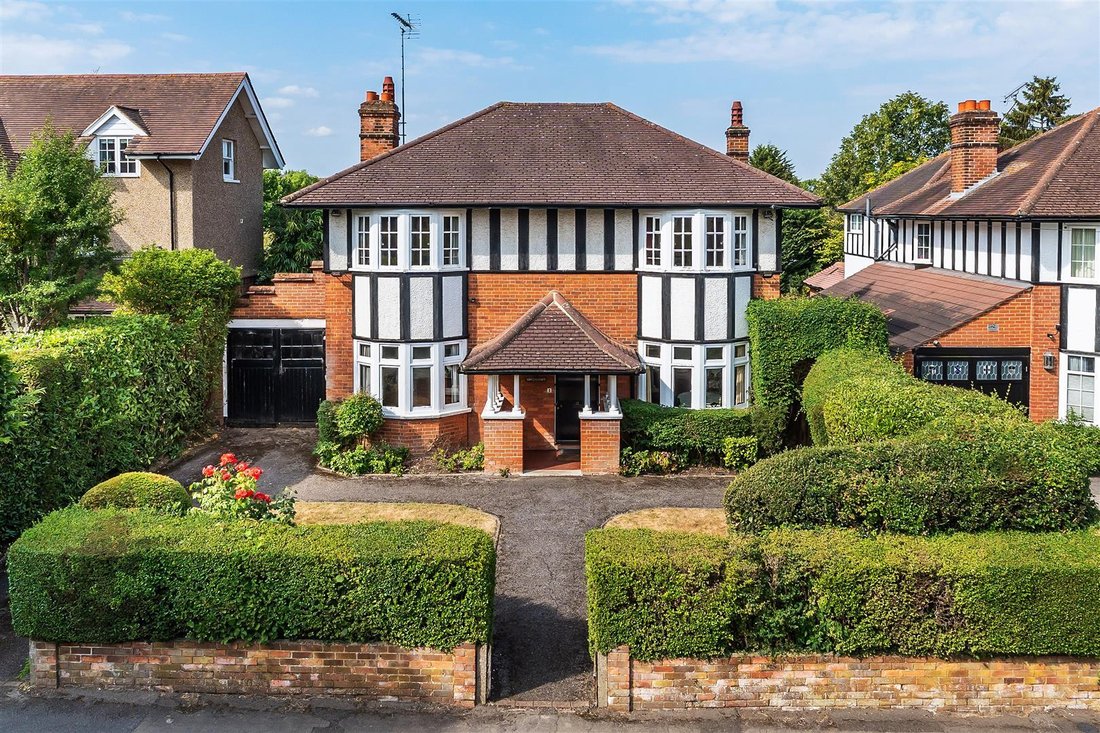 House in Surrey, England 1 - 18534308