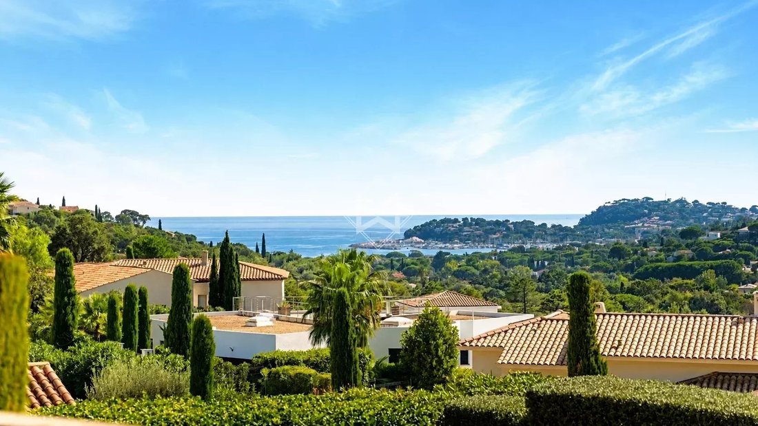 Villa in Nord, Cavalaire-sur-Mer, France 1 - 16249440