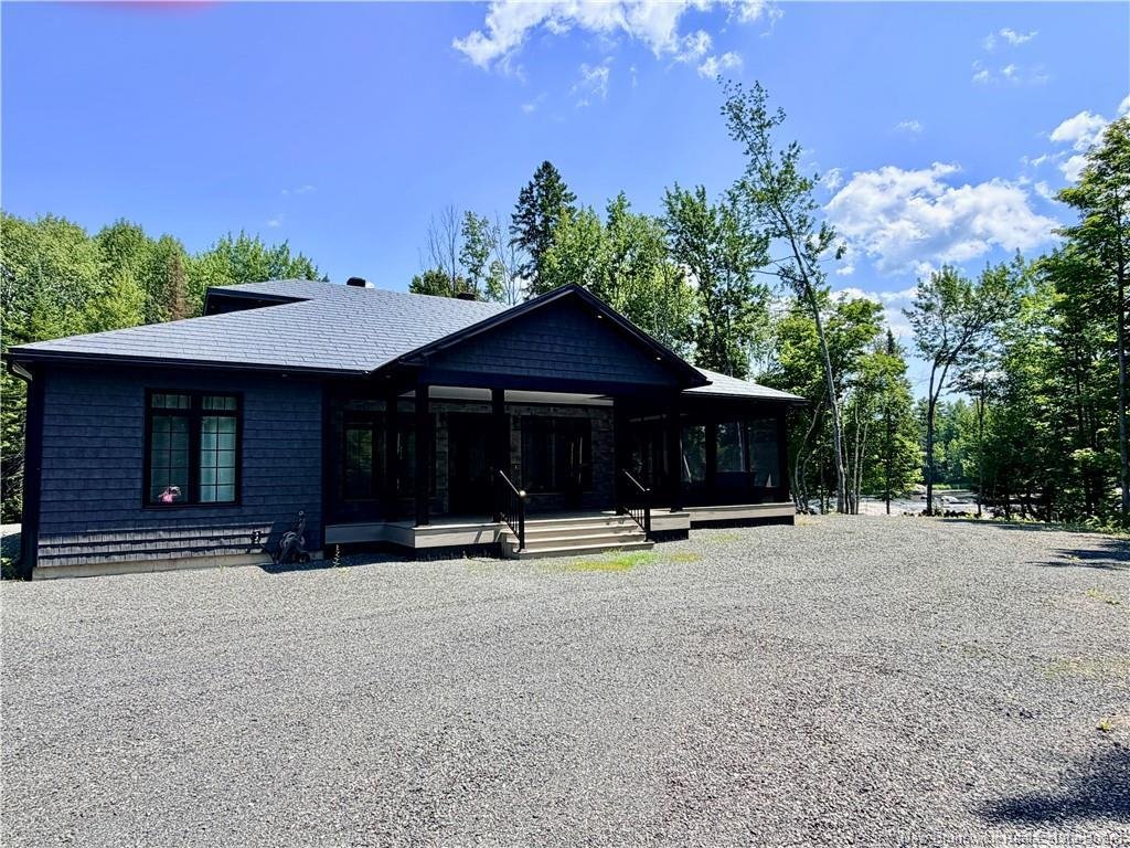 House in Bathurst, New Brunswick, Canada 2 - 18532475
