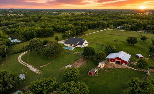 House in Granbury, Texas, United States 1
