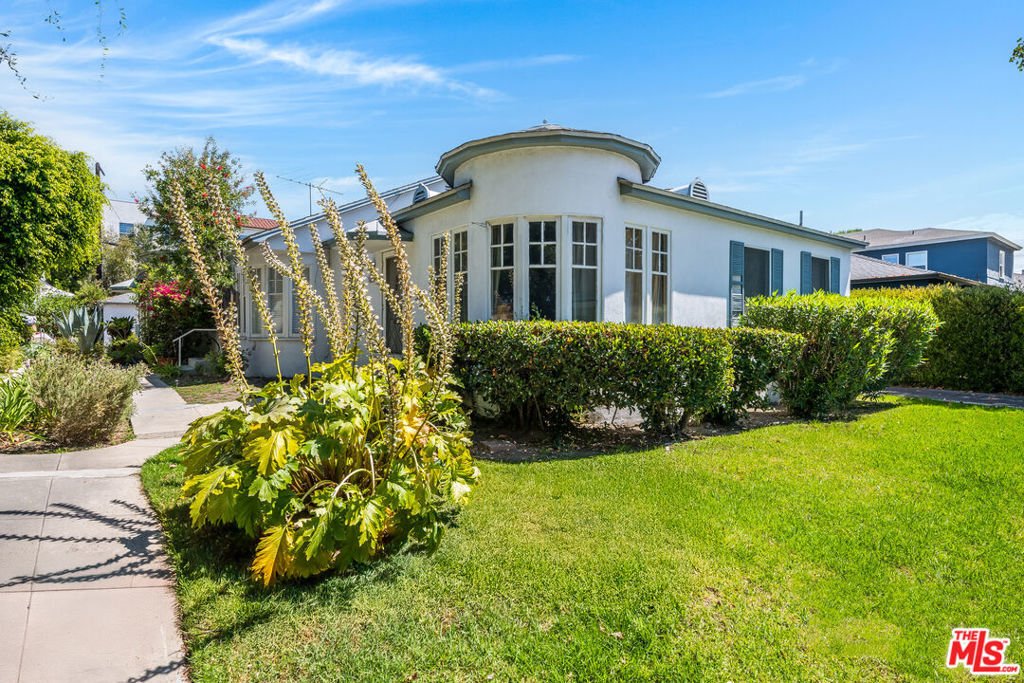 Los Angeles, California, United States 2 - 18532753