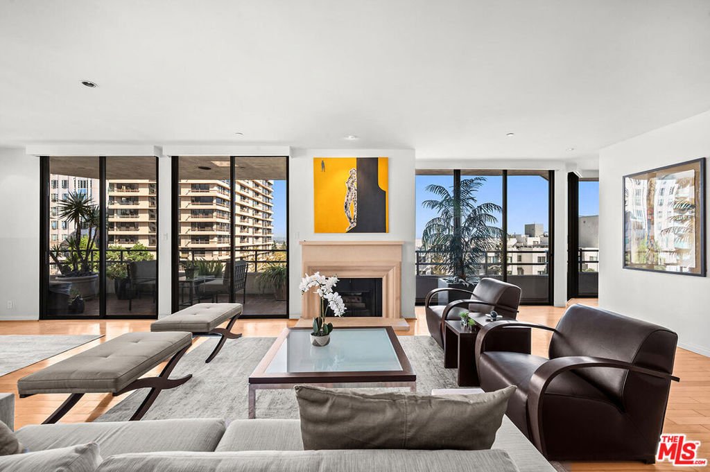 Condo in Los Angeles, California, United States 4 - 18535066