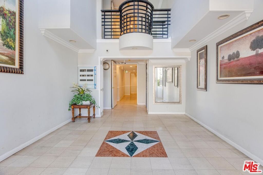 Condo in Los Angeles, California, United States 5 - 18535065