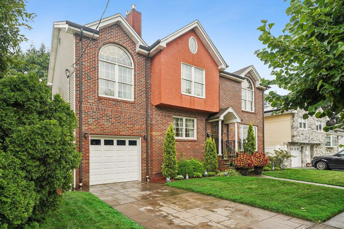 House in Secaucus, New Jersey, United States 4 - 18533712