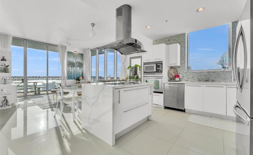 Condo in Miami Beach, Florida, United States 1