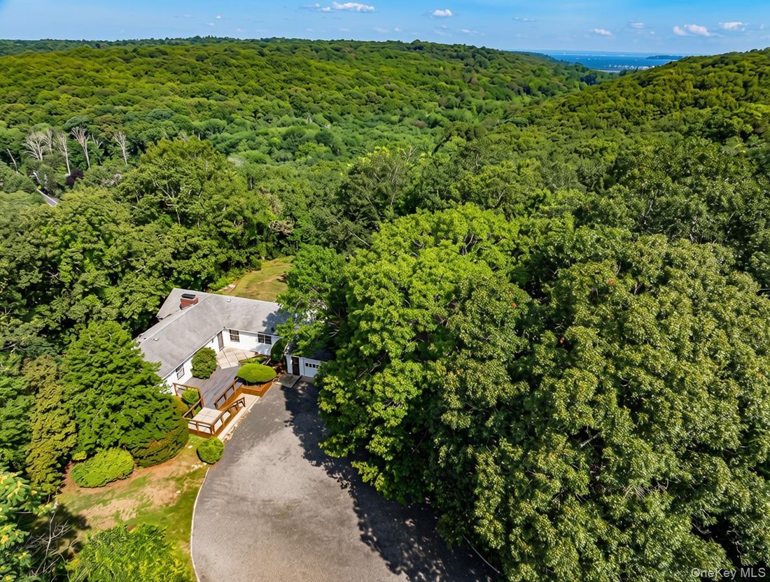 House in Cold Spring Harbor, New York, United States 3 - 18455527