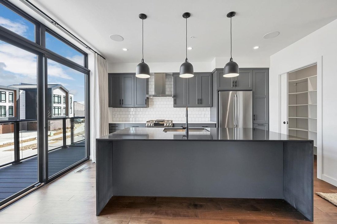 Condo in Ashwaubenon, Wisconsin, United States 5 - 18534496