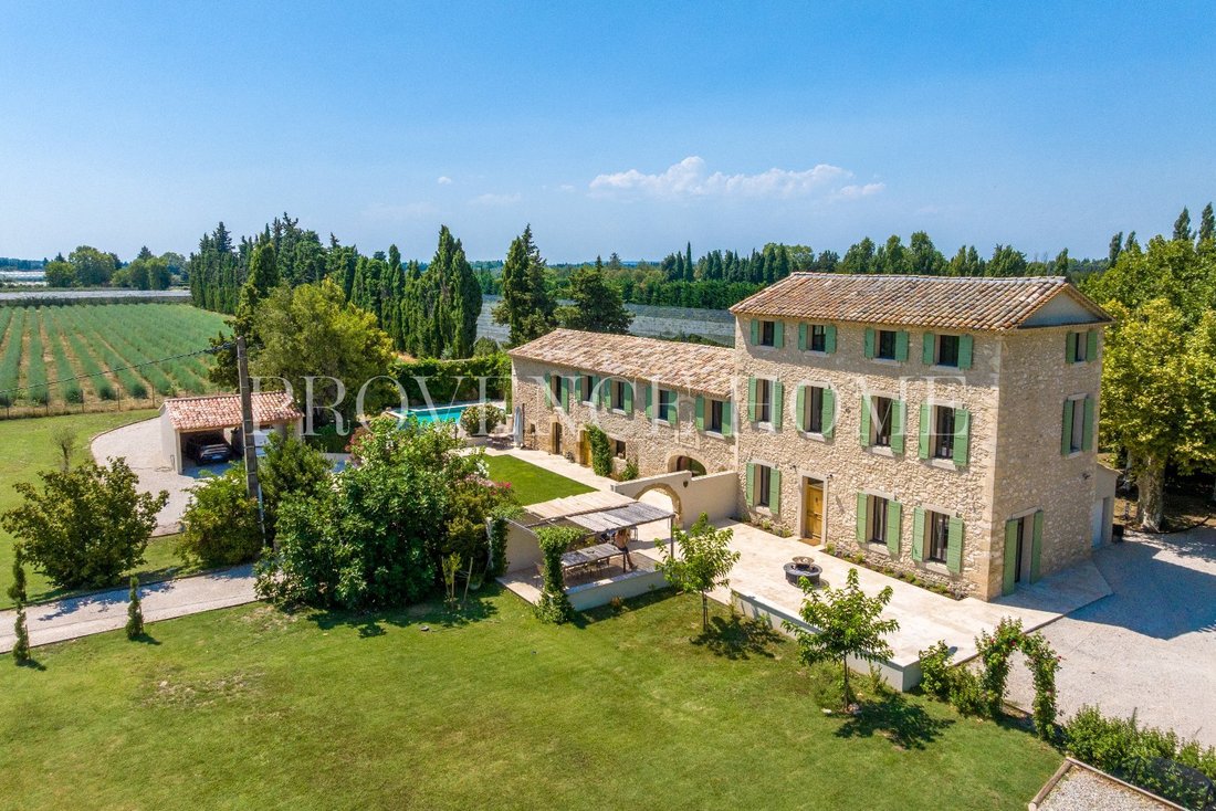 Estate in Robion, Provence-Alpes-Côte d'Azur, France 1 - 18533540