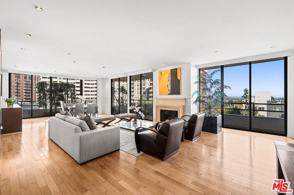 Condo in Los Angeles, California, United States 3 - 18535066
