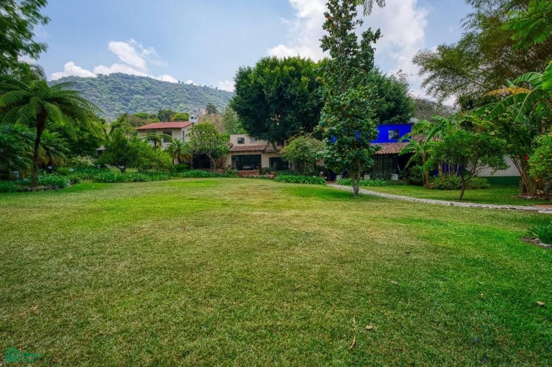 House in San Miguel Dueñas, Sacatepéquez Department, Guatemala 3 - 18030343