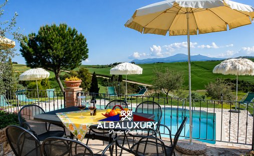 Villa in San Quirico d'Orcia, Tuscany, Italy 1