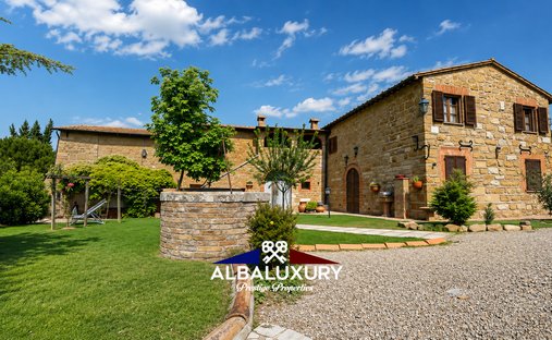 Villa in San Quirico d'Orcia, Tuscany, Italy 1