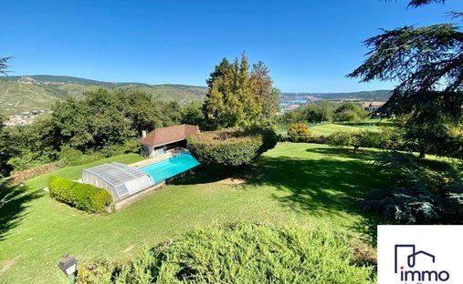 Reventin-Vaugris, Auvergne-Rhone-Alpen, Frankreich 1
