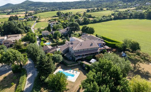 Casa a Saint-Vincent-de-Barres, Auvergne-Rodano-Alpi, Francia 1