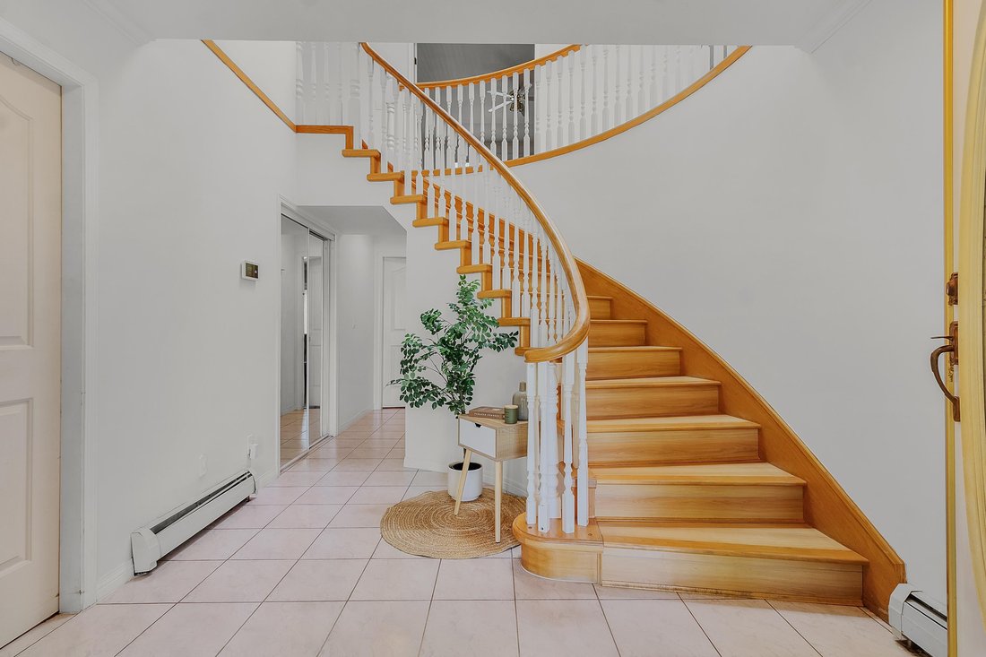 House in Surrey, British Columbia, Canada 4 - 18537150