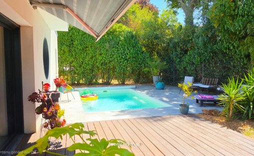 House in Sillon, Saint-Etienne-de-Montluc, France 1