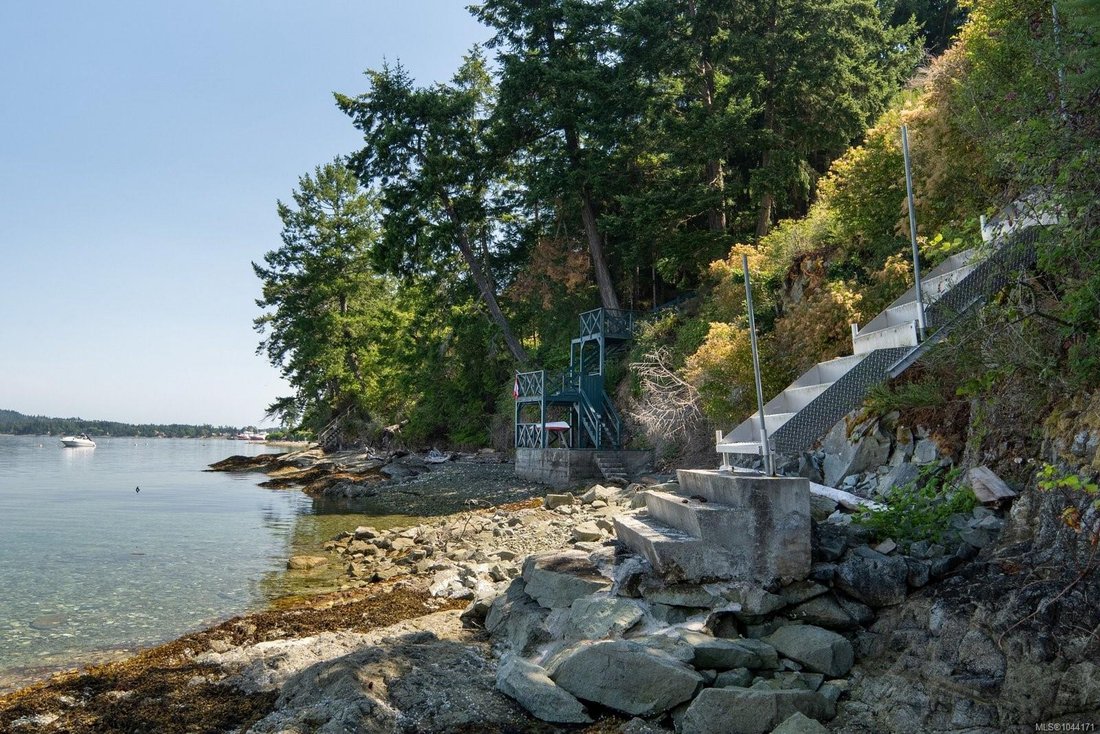 House in North Saanich, British Columbia, Canada 4 - 18537129