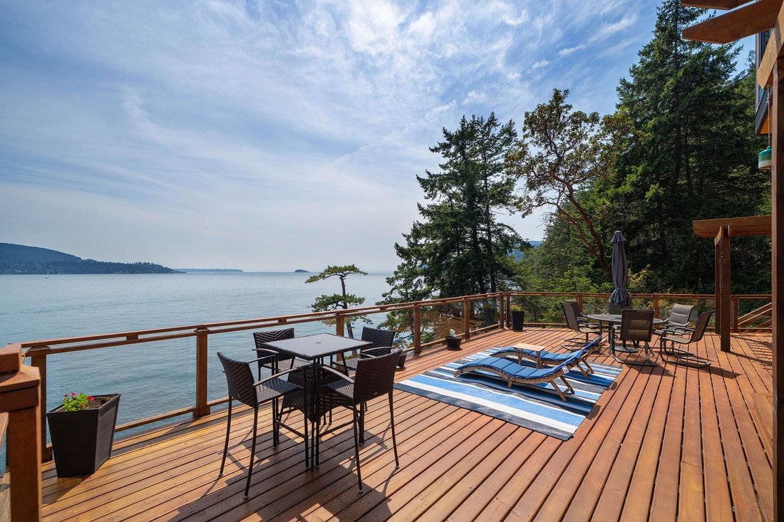 House in Bowen Island, British Columbia, Canada 2 - 18537140