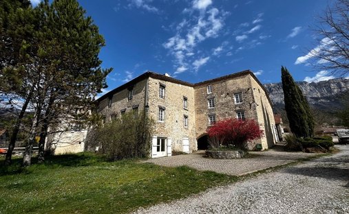 Country House in Romeyer, Auvergne-Rhône-Alpes, France 1