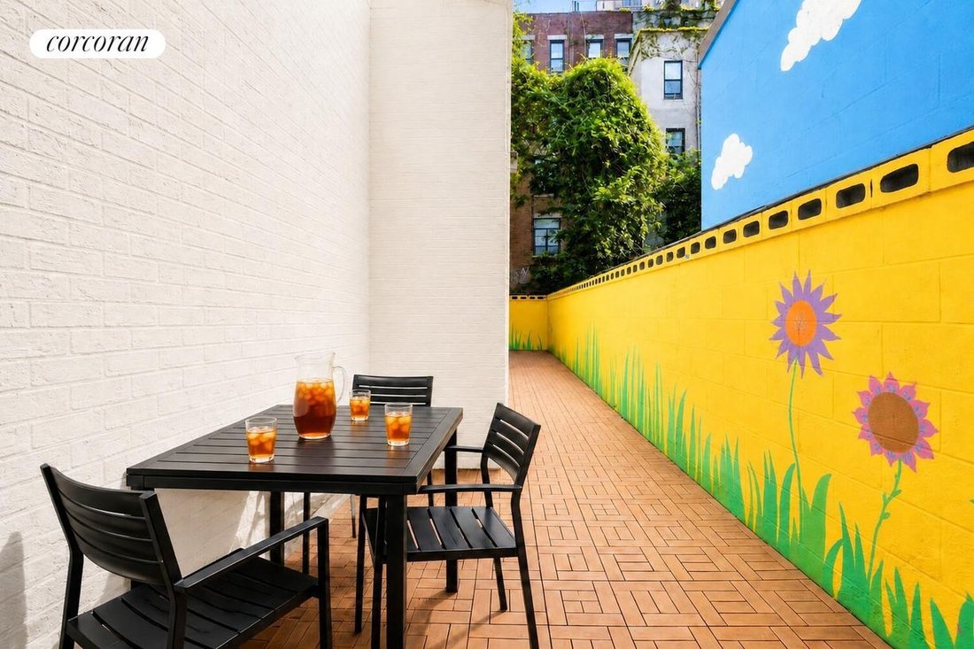 House in New York, New York, United States 4 - 18468957