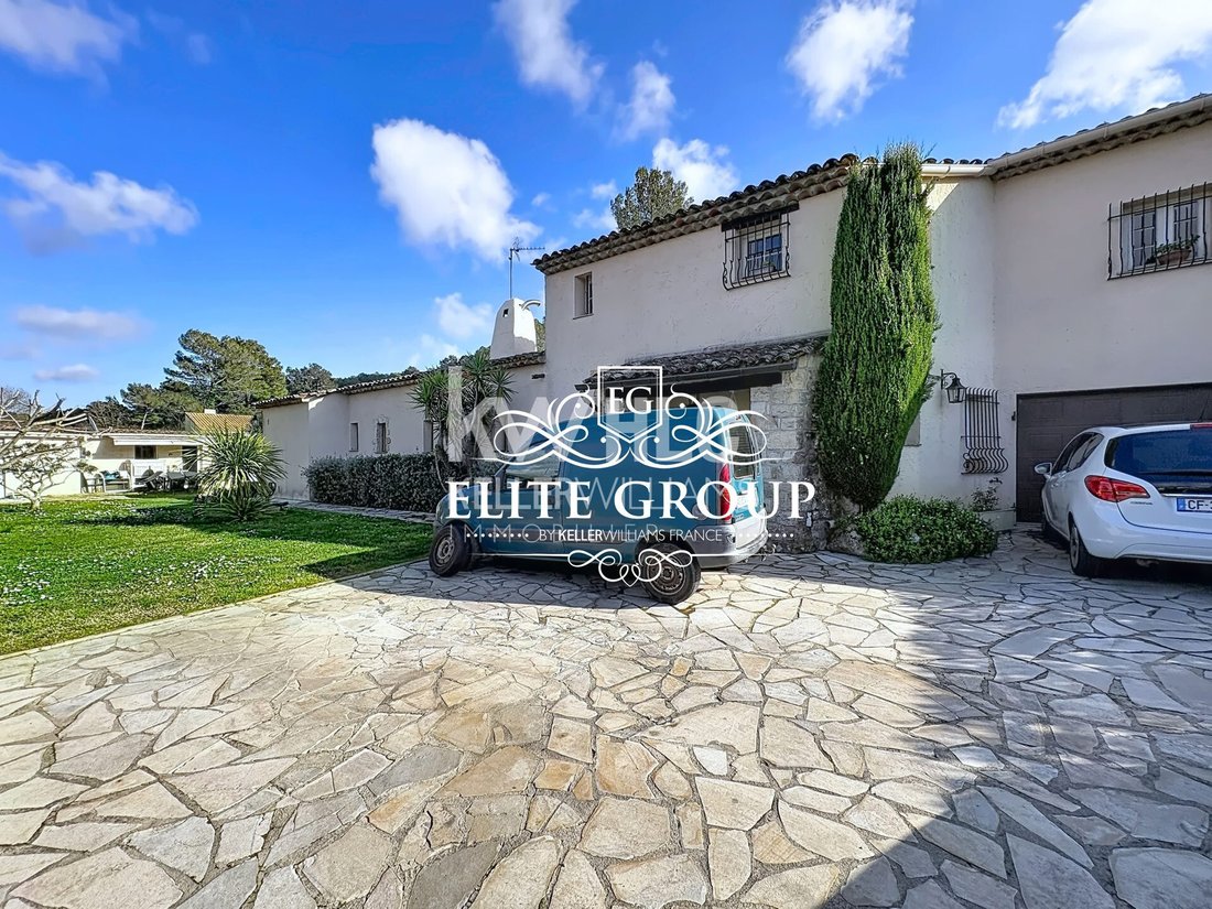 House in Mougins, Provence-Alpes-Côte d'Azur, France 3 - 17912954