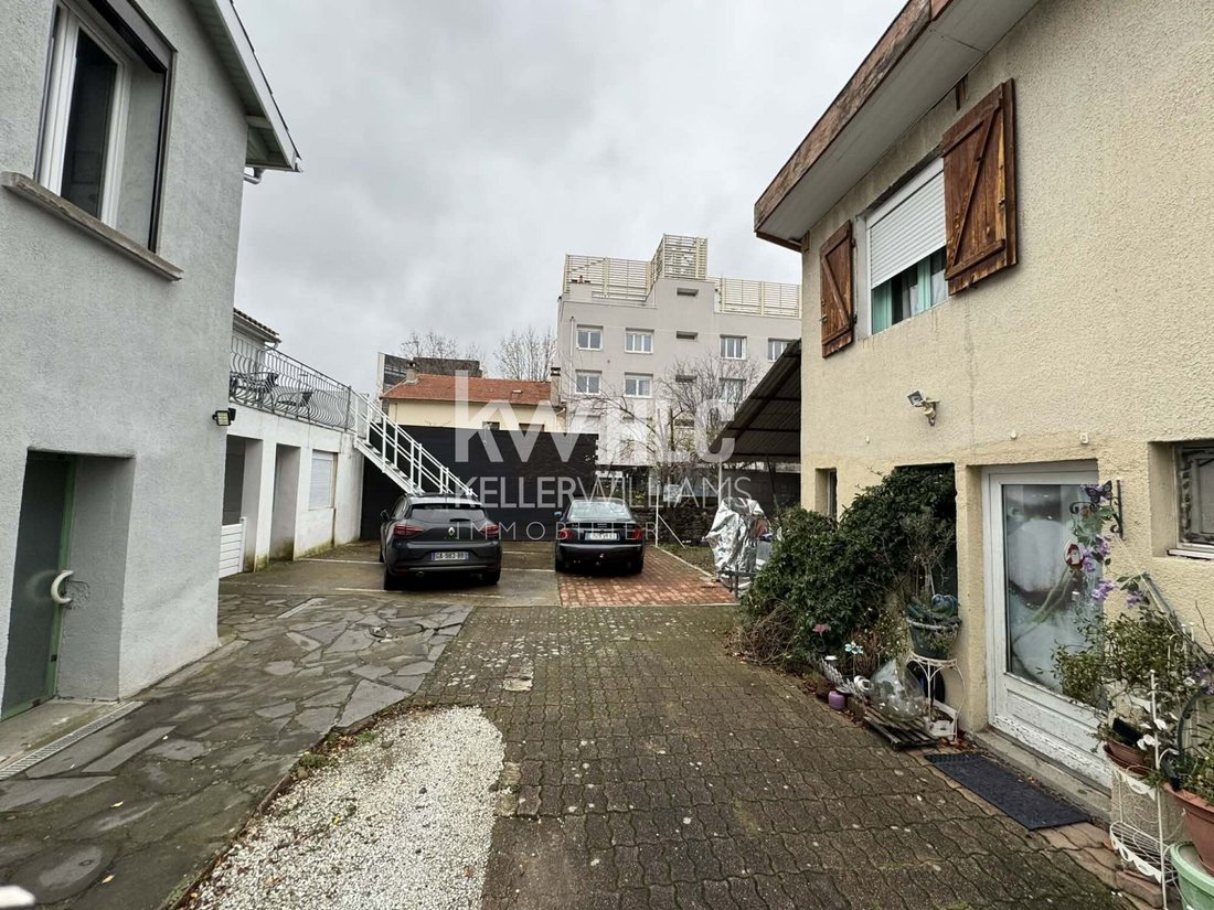 House in La Fontaine du Bac, Clermont-Ferrand, France 1 - 17912738
